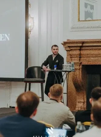 8995afd4652350ee932c5487970ae6c5e6505d6a-333x500